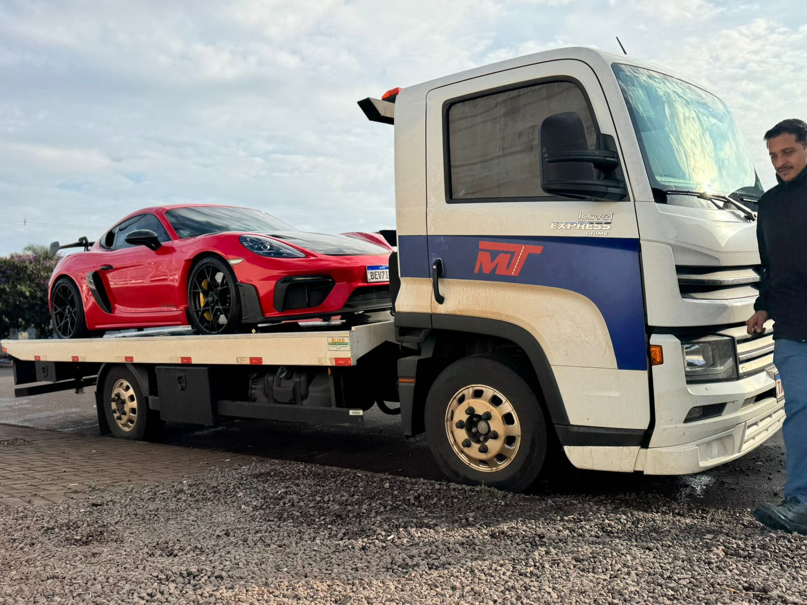 guincho 24h levando carros